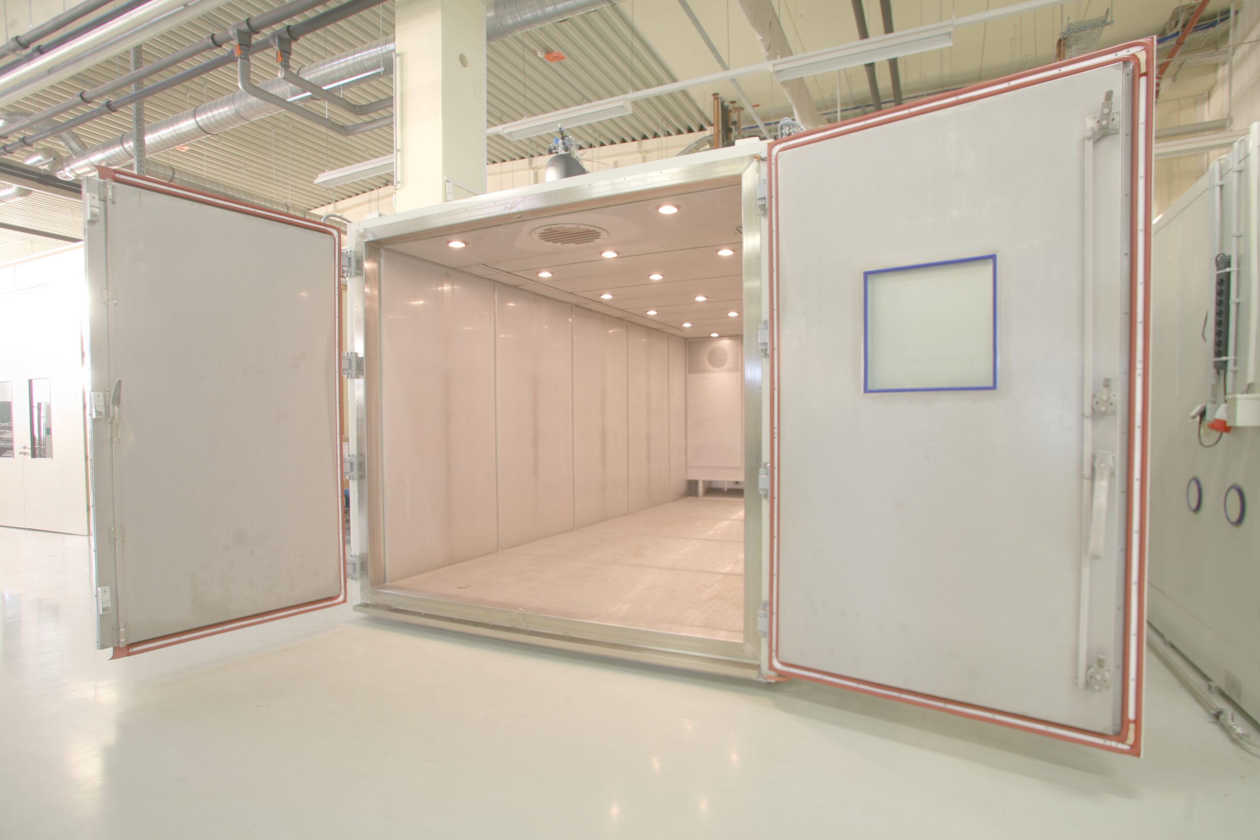 Grand volume sur mesure Chambre enceinte climatique thermique grand volume fabrication sur mesure CTS Dycometal regulation température congélateur industriel conservation générateur